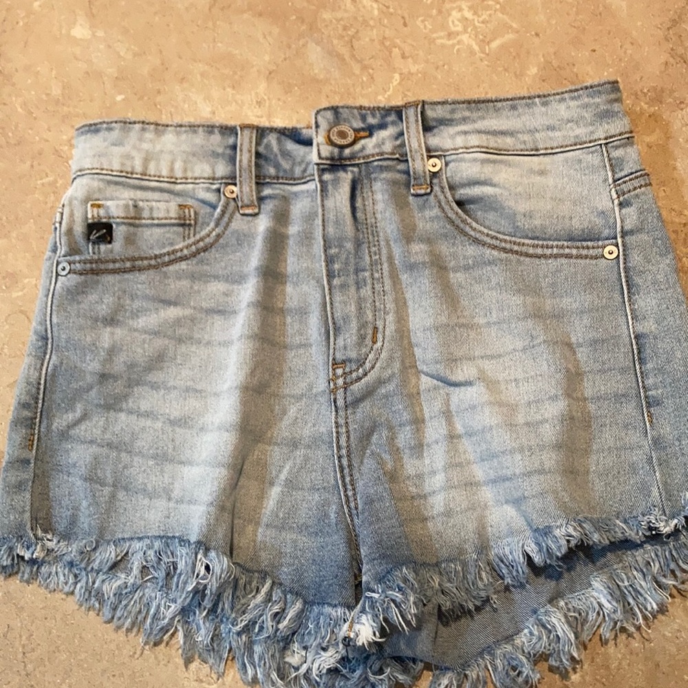 LIGHT WASH JEAN SHORTS